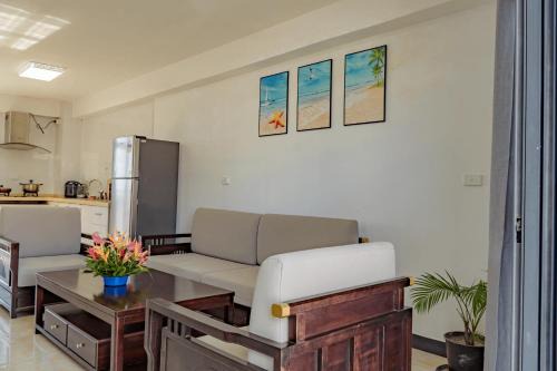 Ocean Breeze Apartment Hotel