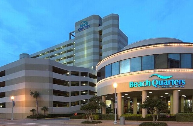 Ocean front 1-bedroom resort suite available from Aug 2 to Aug 9, sleeps up to 6