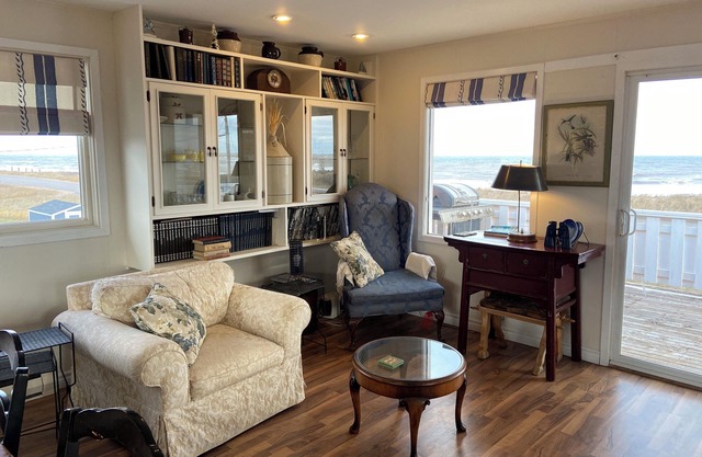Ocean Front Beach House, Great Beach and fishing charters