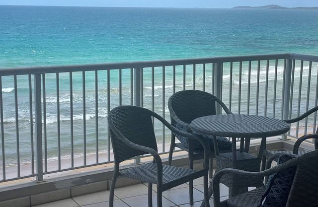 Ocean front condo, breathtaking view,3 bedrooms sleep 7