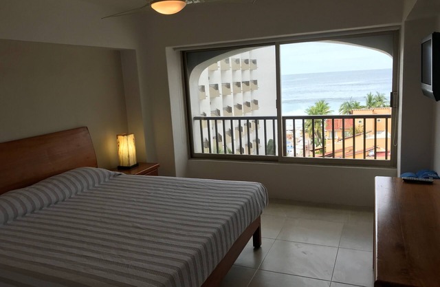 Ocean Front, Condo-Hotel Tesoro 522 2Br and 2Bthr