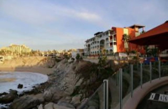 Ocean Front Deluxe Villa with Swimmable Beach ! Sleeps 4/473 sq ft