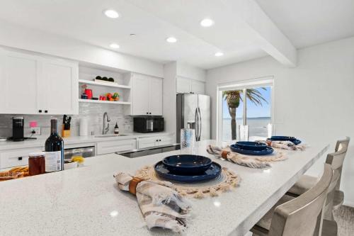 Ocean front luxury penthouse w AC & ocean views