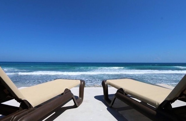 Ocean Front, Peaceful , Charming, Casa Tranquila ,Beach House