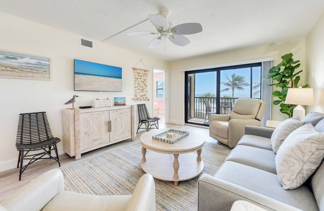 OCEAN'S REACH: Corner Unit, 3rd Floor, All Amenities Open!