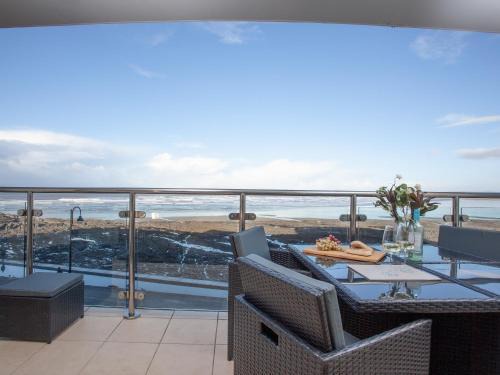 Ocean Serenity, Horizon View