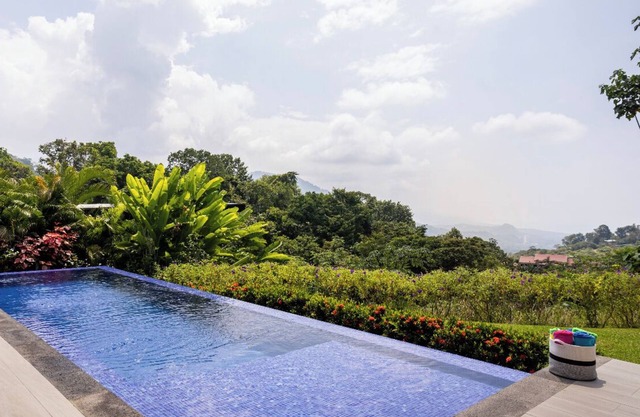 Ocean View 2-bdrm/2ba Casita with WiFi, AC between Manuel Antonio and Dominical