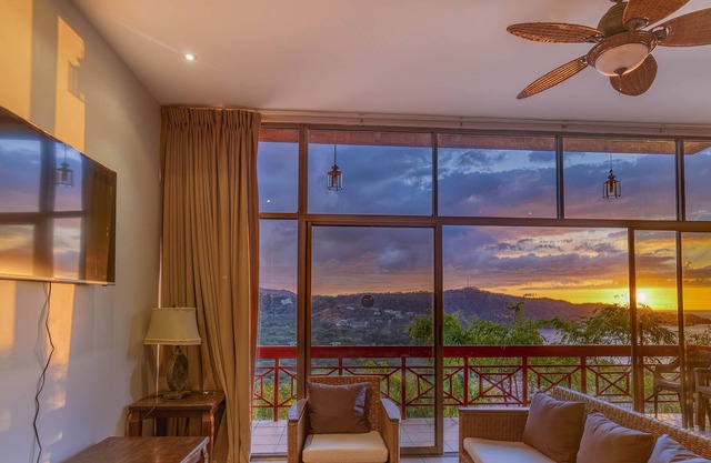 Ocean view 3 Bedroom Condo - Close to beach
