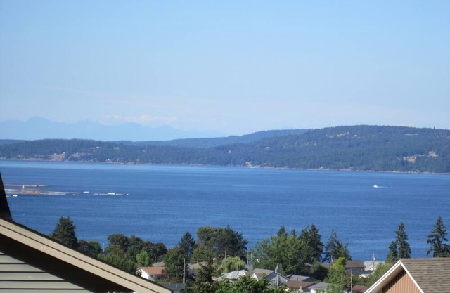 Ocean-view Vacation home, South-central Vancouver Island. Explore! Play! Relax!