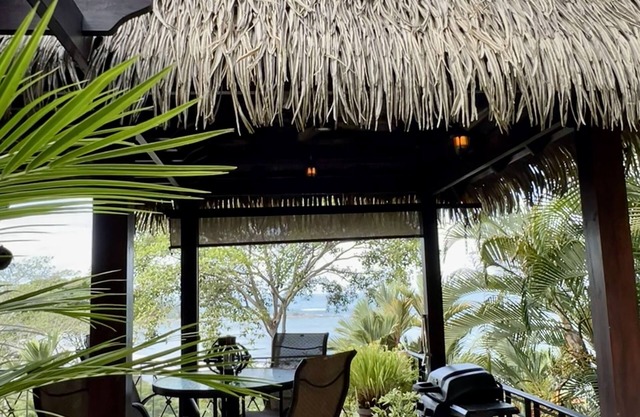 Ocean view Villa - pool /sleeps 6 /Wifi /Pack n Play