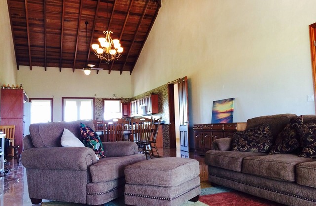 Ocean views, near beach, outdoor space, great for groups!