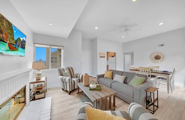 Ocean Views of The Strands Beach! Restaurants! Fireplace! - Seaside Escape
