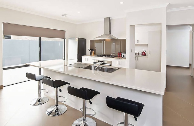 Ocean Walk Abbey - Situated in Abbey, this holiday home is a moment's walk from the beautiful Abbey