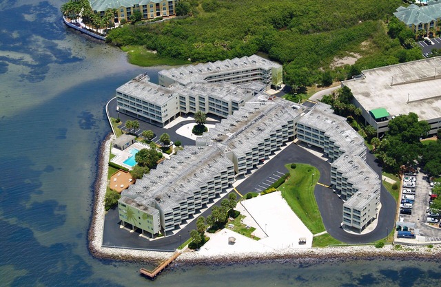 ☀Oceanfront ☀Amazing Balcony view☀ WIFI Bar☀ Waterfront Heated Pool ☀