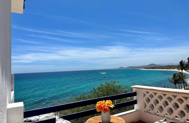 Oceanfront Condo, Patio and shared Pool Casita Mar y Sol