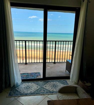 Oceanfront Corner Unit with spectacular views