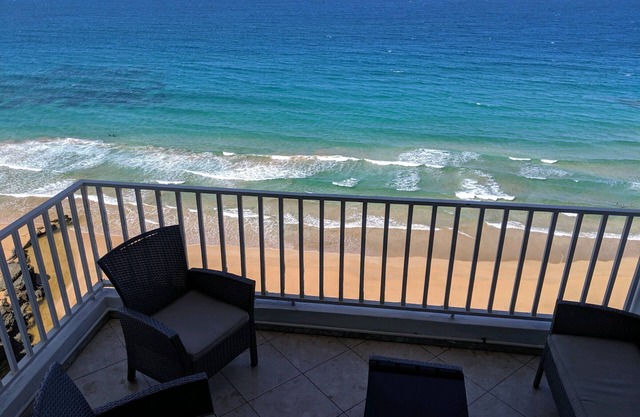 Oceanfront, Hear waves 24/7, 2 bedroom condo w full kitchen, Prime location