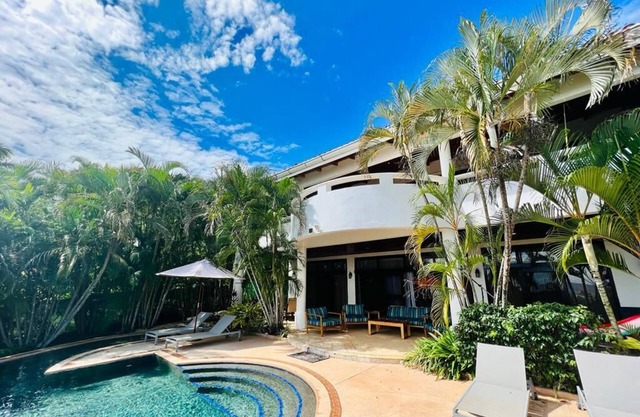 Oceanfront Home/Very Relaxing/Private Access to the Beach!