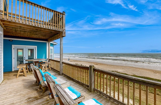 Oceanfront home with deck, gazebo & private balcony - dogs OK on the beach