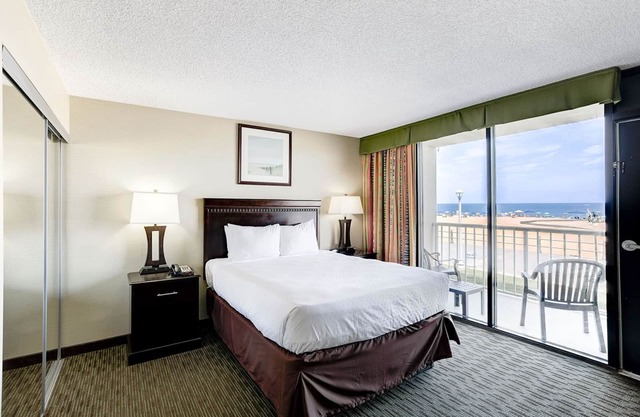 Oceanfront on the Boardwalk 1 BR, 1 BA, sleep 4, at BQR in VA Beach with balcony