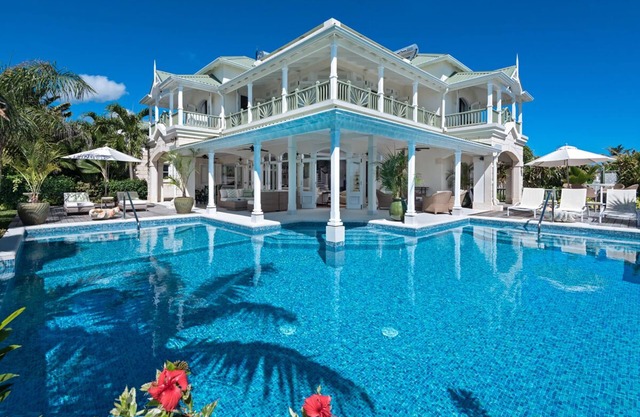 Oceanfront Paradise with Pool - Hector's House