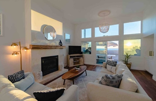 Oceanfront Pier Upper Beach House