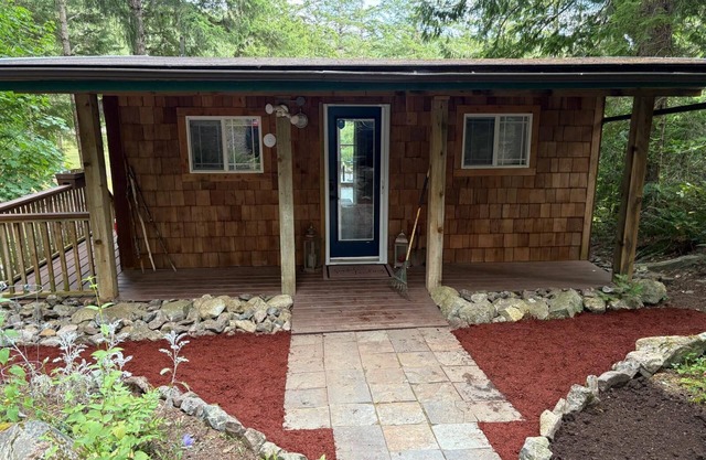 Oceanfront Private Peaceful Cabin on an Acre