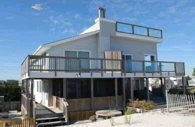 OCEANFRONT SIDE BY SIDE DUPLEX-VIEWS,VIEWS,VIEWS-PRIVATE BEACH ACCESS