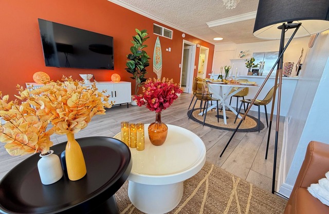 Oceanfront View 2 BR w Pool & Parking