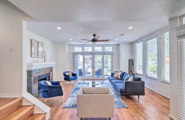 Oceanside Home w/Rooftop Patio - Steps to Beach!