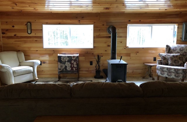 Off-the-Grid Easy Access Cabin to the A.T. in Andover Notch .
