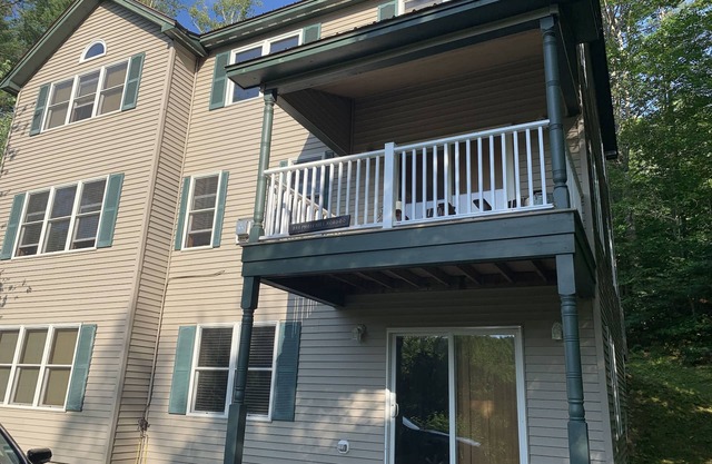 Okemo LARGE home SKI DATES still available NEW Hot tub. pool table 3 full baths
