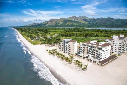 Olas del Mar by Playa Caracol Residences