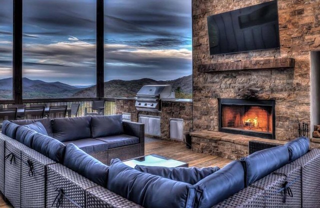 Old Chicago - Al Capone Themed | Pet Friendly | Mountain Views + more!