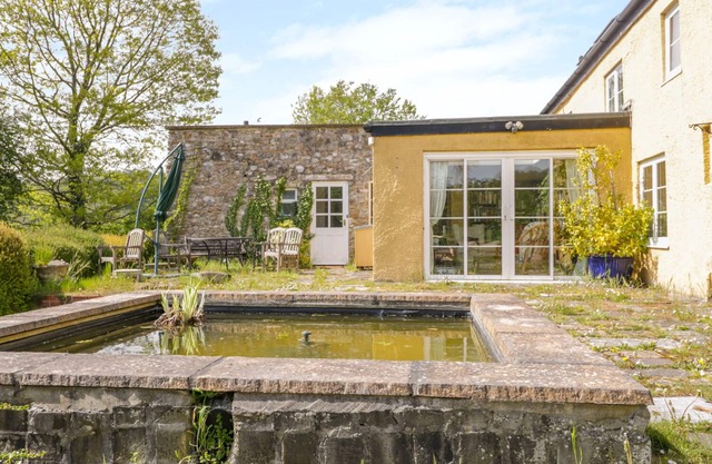OLD FORD FARM ANNEXE, character holiday cottage in Honiton