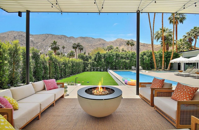 Old Las Palmas Retreat - Luxury Palm Springs Estate