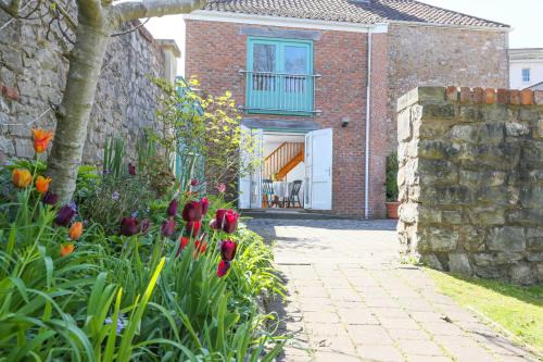 Old Stables, hidden period gem, spectacular garden
