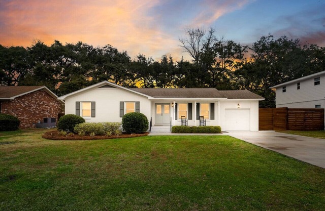 Old Village - 3 BR with Private Backyard & Deck