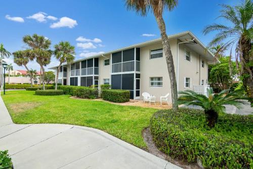 Olde Naples Paradise 803