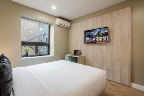 Olympia Hotel by Lodgo