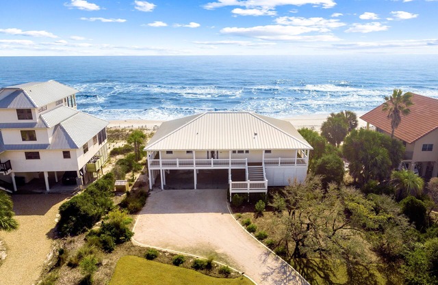 OMG By the Sea- 3BR Home in the Plantation- Sleeps 12, Pet Friendly, Beachfront!