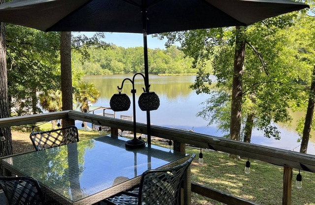 ON THE LAKE Romantic Cottage for 2, Lake Panoramic views - Pet friendly!