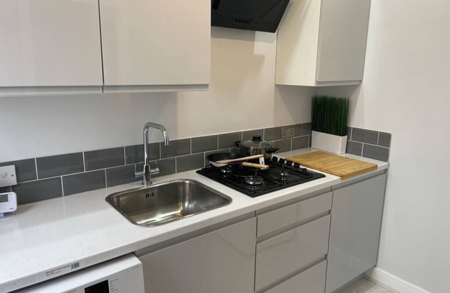 One bed newly refurbished flat In Moseley village