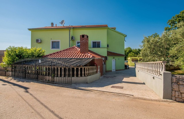 One bedroom apartment with balcony Milovcici, Krk (A-19308-a)