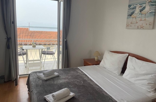 One bedroom apartment with balcony and sea view Živogošće - Blato, Makarska (A-22253-a)