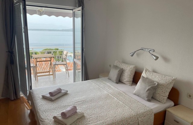 One bedroom apartment with balcony and sea view Živogošće - Blato, Makarska (A-22253-f)
