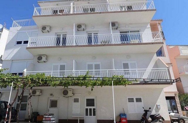 One bedroom apartment with terrace and sea view Živogošće - Blato, Makarska (A-22253-g)