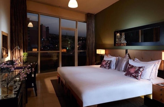 One Bedroom Apartment In Discovery Gardens By E R