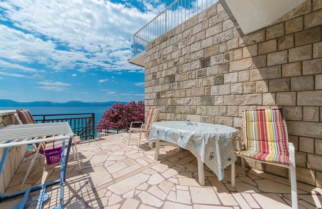 One bedroom apartment near beach Podaca, Makarska (A-13974-a)