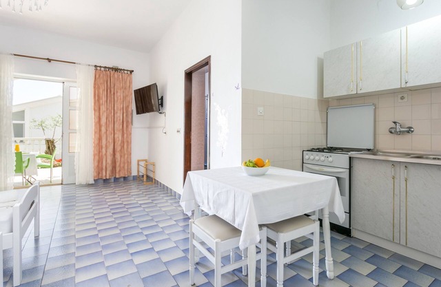 One bedroom apartment with terrace and sea view Podaca, Makarska (A-6736-a)